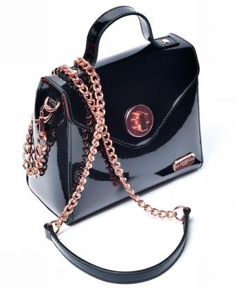 Kleine Handtasche für Nachts von Patrice Catanzaro, Lack schwarz, Kette Reißverschluss rosa-gold