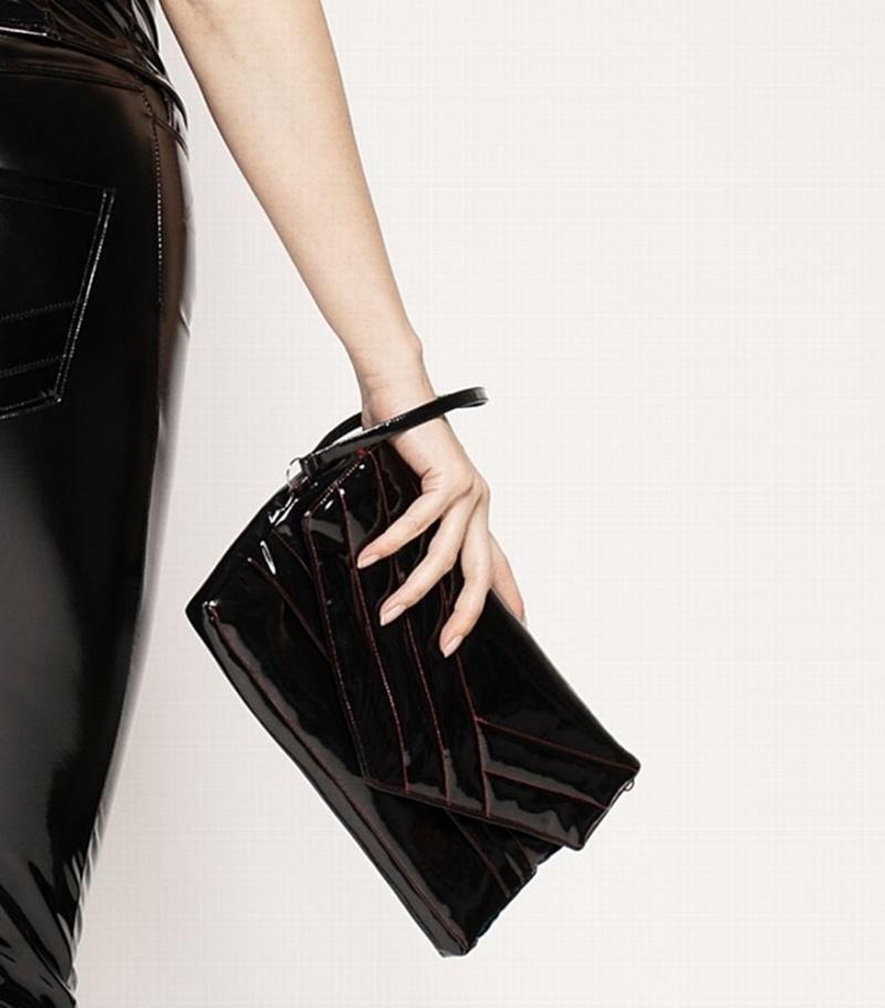 Catanzaro Clutch Orus Lack schwarz rot gesteppt Catanzaro Clutch Orus Lack schwarz rot gesteppt